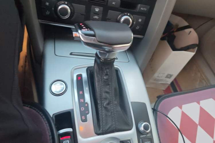 Used Audi A6L 2011 2.0 TFSI Automatic Standard Edition Gear Lever