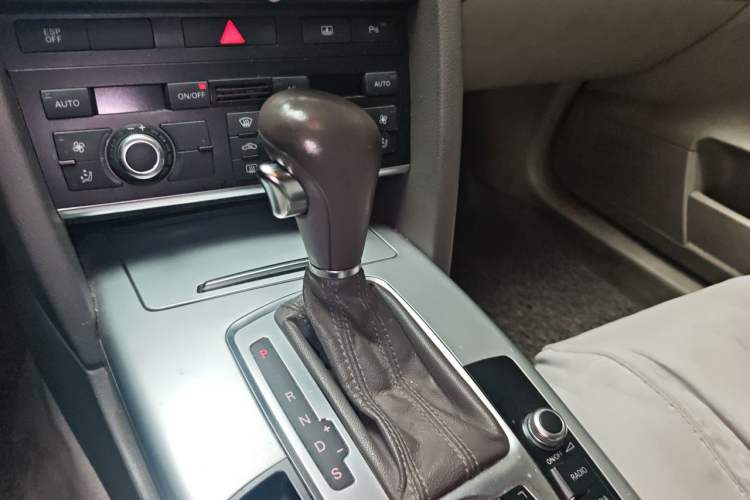 Used Audi A6L 2011 2.0 TFSI Automatic Standard Edition Gear Lever