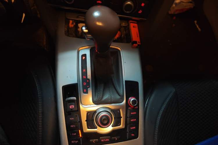 Used Audi A6L 2011 2.0 TFSI Automatic Standard Edition Gear Lever