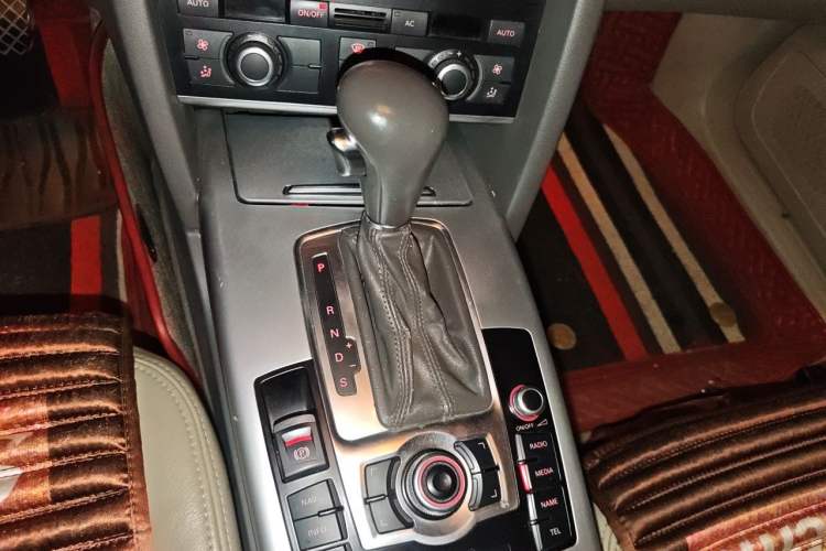 Used Audi A6L 2011 2.0 TFSI Automatic Standard Edition Gear Lever