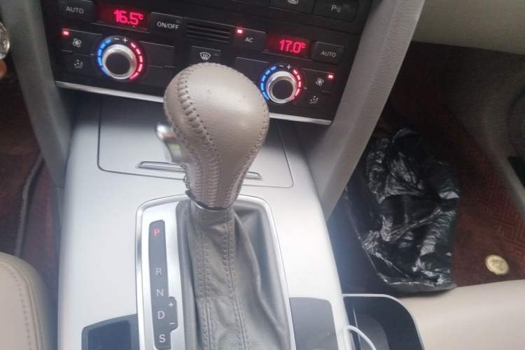 Used Audi A6L 2011 2.0 TFSI automatic Comfort trim Gear Lever