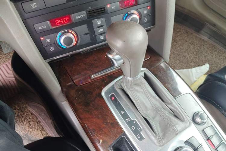 Used Audi A6L 2011 2.0 TFSI Automatic Standard Edition Gear Lever