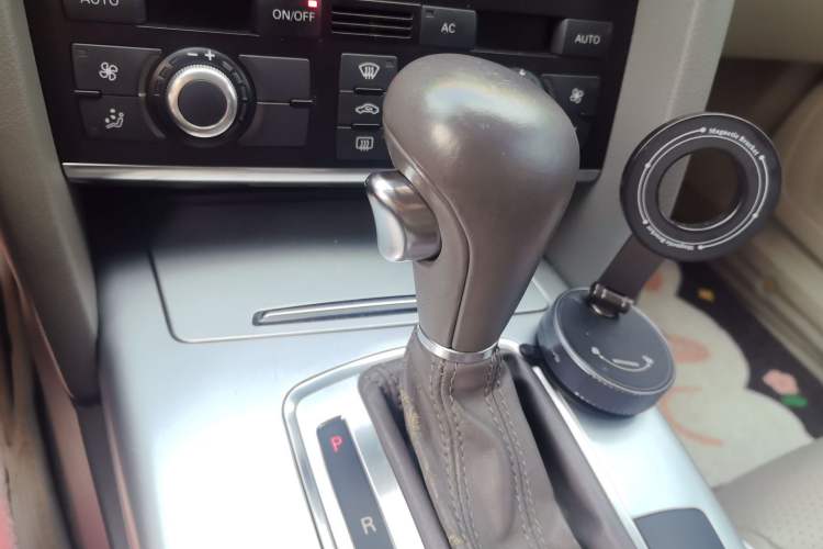 Used Audi A6L 2011 2.0 TFSI Automatic Standard Edition Gear Lever