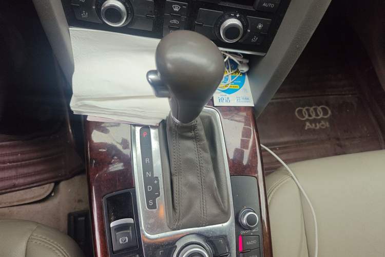 Used Audi A6L 2011 2.0 TFSI Automatic Standard Edition Gear Lever