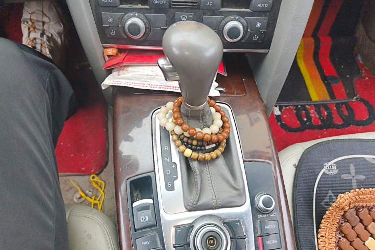 Used Audi A6L 2011 2.0 TFSI Automatic Standard Edition Gear Lever