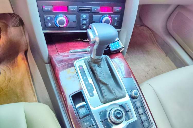 Used Audi A6L 2011 2.0 TFSI Automatic Standard Edition Gear Lever