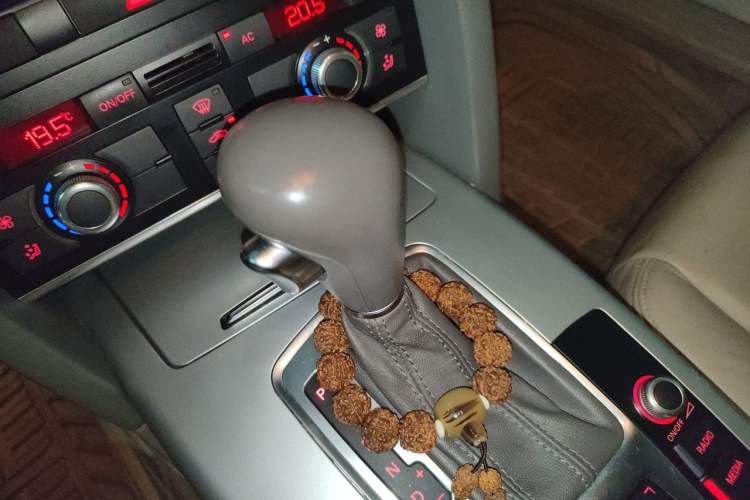 Used Audi A6L 2011 2.0 TFSI Automatic Standard Edition Gear Lever
