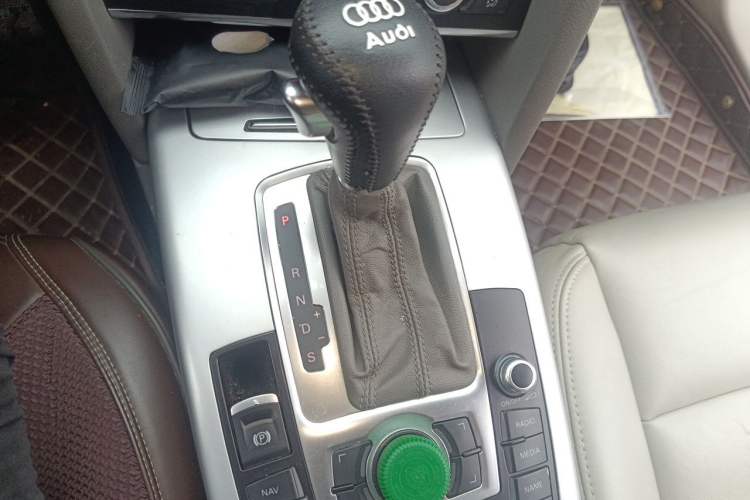Used Audi A6L 2011 2.0 TFSI Automatic Standard Edition Gear Lever