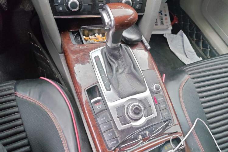 Used Audi A6L 2011 2.0 TFSI Automatic Standard Edition Gear Lever
