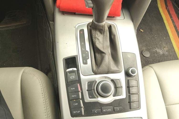 Used Audi A6L 2011 2.0 TFSI Automatic Standard Edition Gear Lever