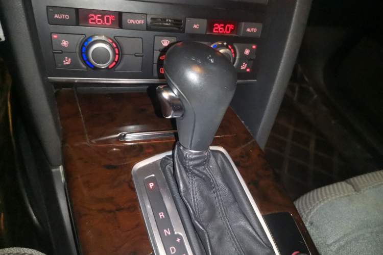 Used Audi A6L 2011 2.0 TFSI Automatic Standard Edition Gear Lever