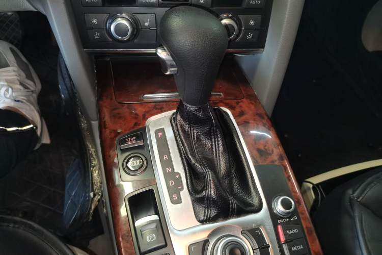 Used Audi A6L 2011 2.4L Comfort Edition Gear Lever