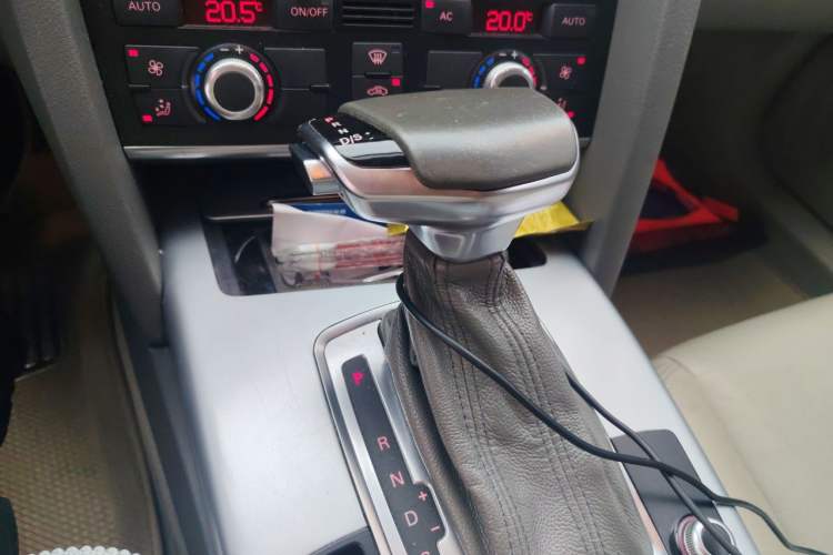 Used Audi A6L 2011 2.0 TFSI Automatic Standard Edition Gear Lever