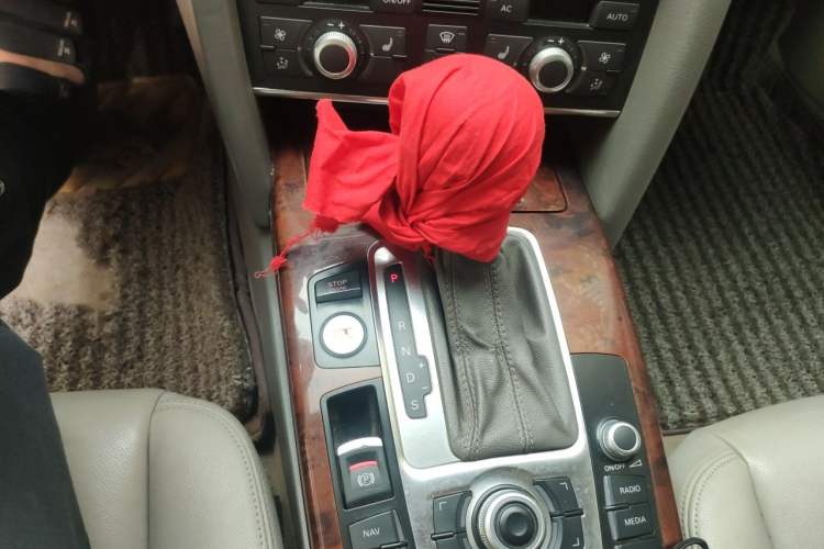 Used Audi A6L 2011 2.4L Comfort Edition Gear Lever