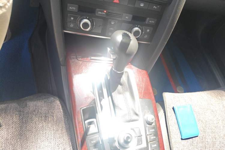 Used Audi A6L 2011 2.0 TFSI Automatic Standard Edition Gear Lever