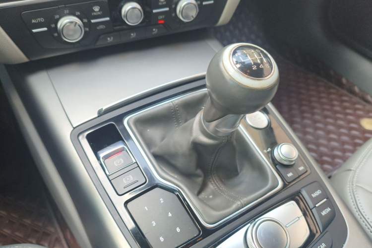 Used Audi A6L 2011 2.0 TFSI Manual Base Model Gear Lever