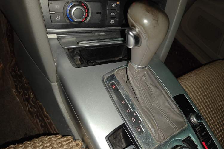 Used Audi A6L 2011 2.0 TFSI Automatic Standard Edition Gear Lever