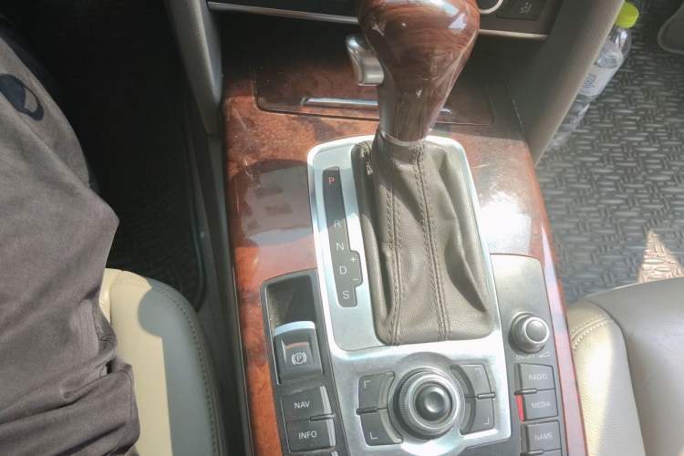 Used Audi A6L 2011 2.4L Technology Edition Gear Lever