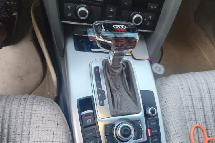 Used Audi A6L 2011 2.0 TFSI Automatic Standard Edition Gear Lever