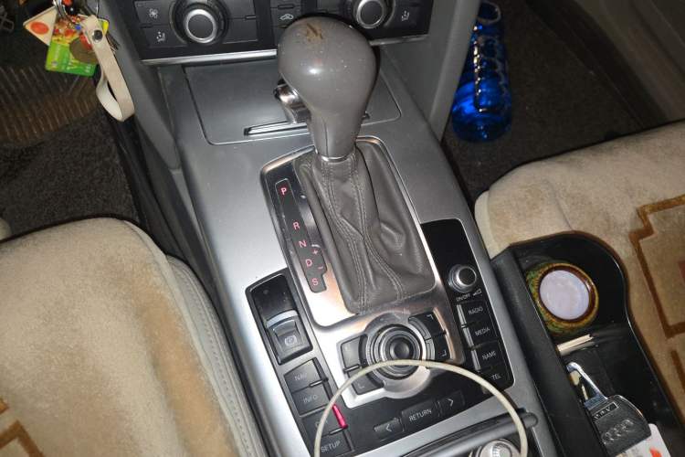 Used Audi A6L 2011 2.0 TFSI Automatic Standard Edition Gear Lever
