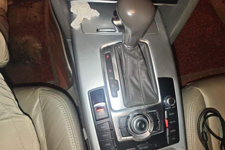 Used Audi A6L 2011 2.0 TFSI Automatic Standard Edition Gear Lever