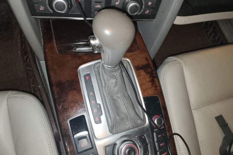 Used Audi A6L 2011 2.4L Technology Edition Gear Lever
