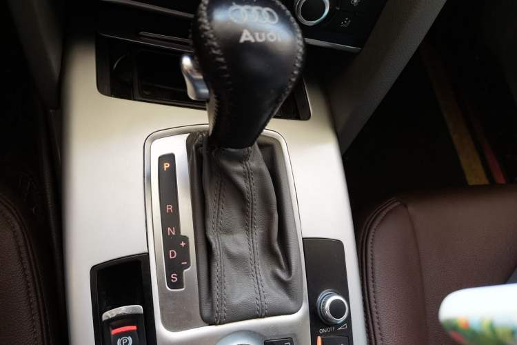 Used Audi A6L 2011 2.0 TFSI Automatic Standard Edition Gear Lever