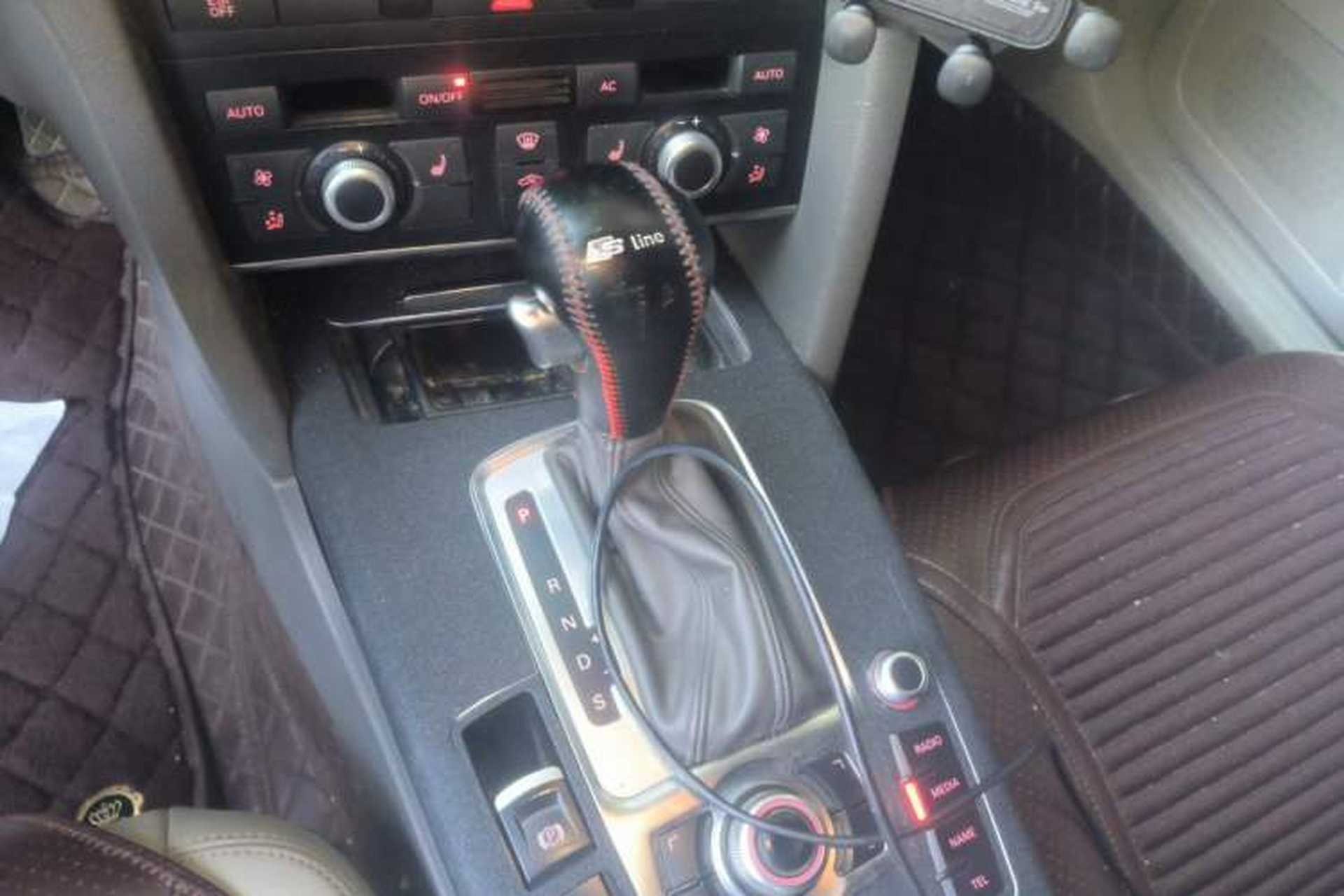 Used Audi A6L 2011 2.0 TFSI automatic Comfort trim Gear Lever