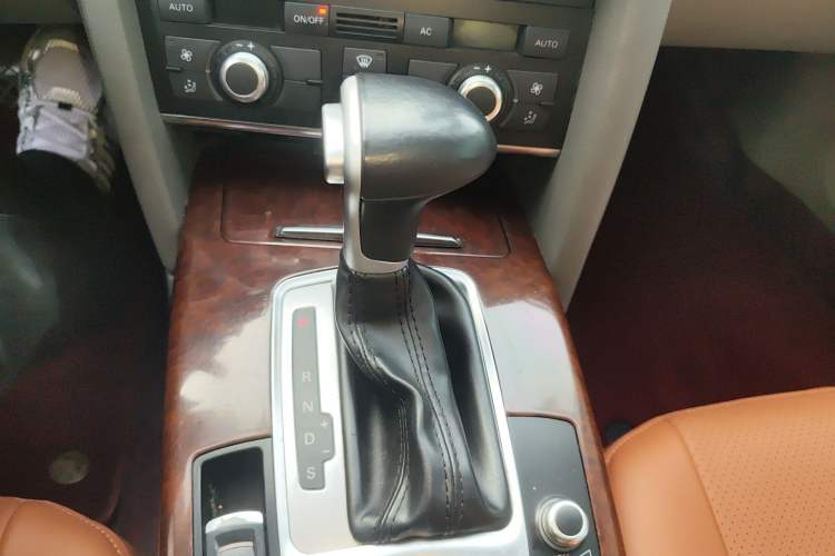 Used Audi A6L 2011 2.0 TFSI Automatic Standard Edition Gear Lever