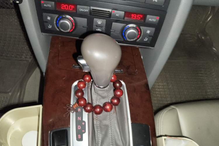 Used Audi A6L 2011 2.0 TFSI Automatic Standard Edition Gear Lever