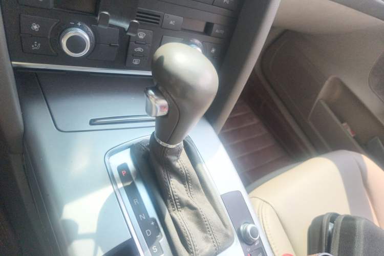 Used Audi A6L 2011 2.0 TFSI Automatic Standard Edition Gear Lever