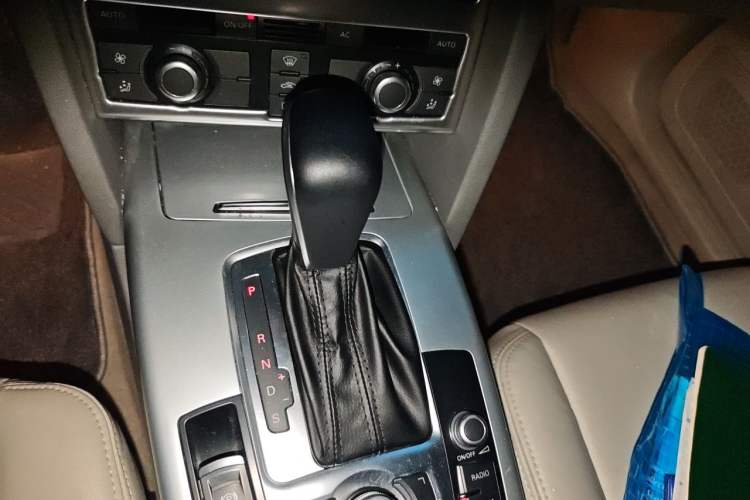 Used Audi A6L 2011 2.0 TFSI Automatic Standard Edition Gear Lever