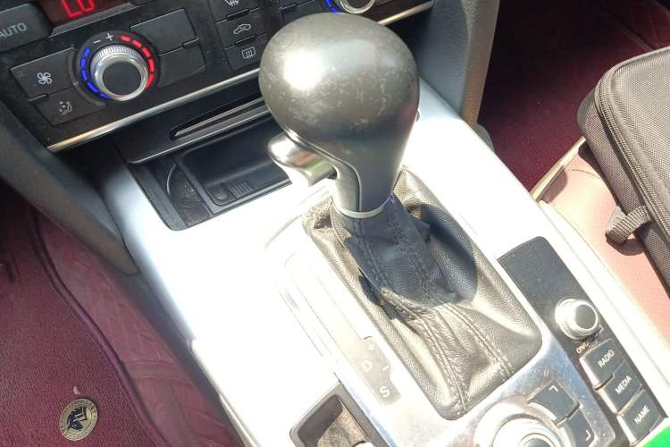Used Audi A6L 2011 2.0 TFSI Automatic Standard Edition Gear Lever