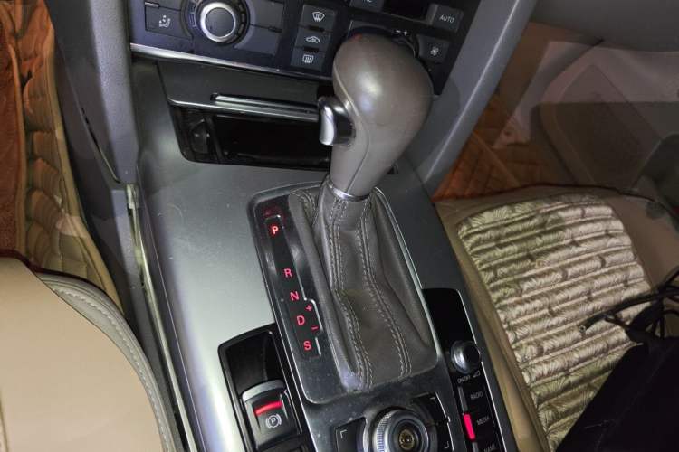 Used Audi A6L 2011 2.0 TFSI Automatic Standard Edition Gear Lever