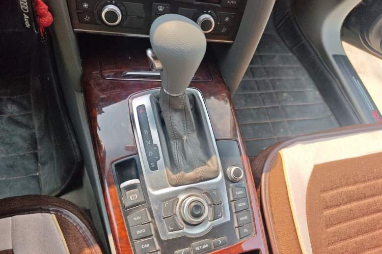 Used Audi A6L 2011 2.0 TFSI Automatic Standard Edition Gear Lever