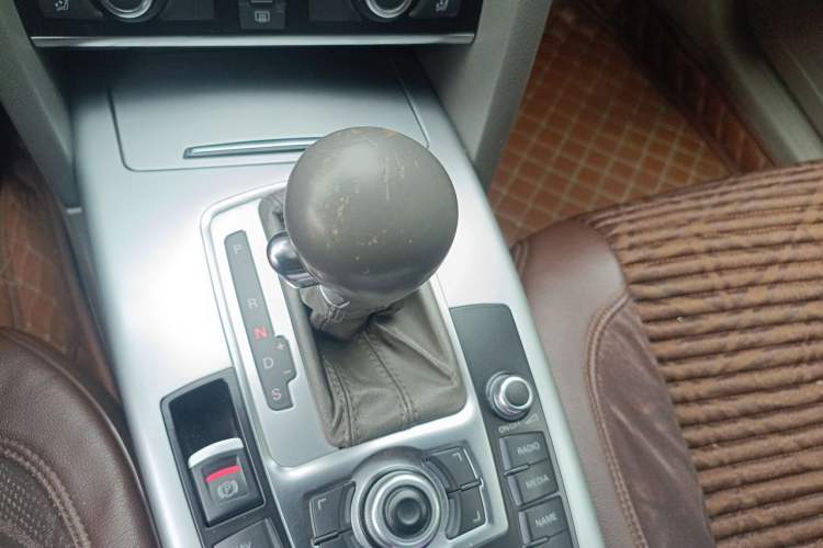 Used Audi A6L 2011 2.0 TFSI Automatic Standard Edition Gear Lever