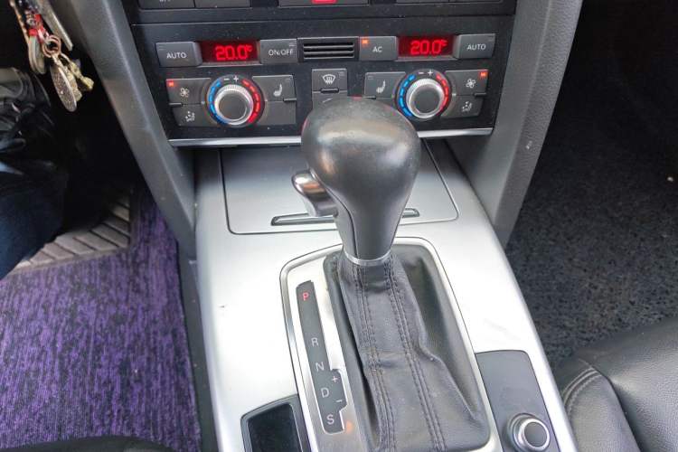 Used Audi A6L 2011 2.0 TFSI automatic Comfort trim Gear Lever