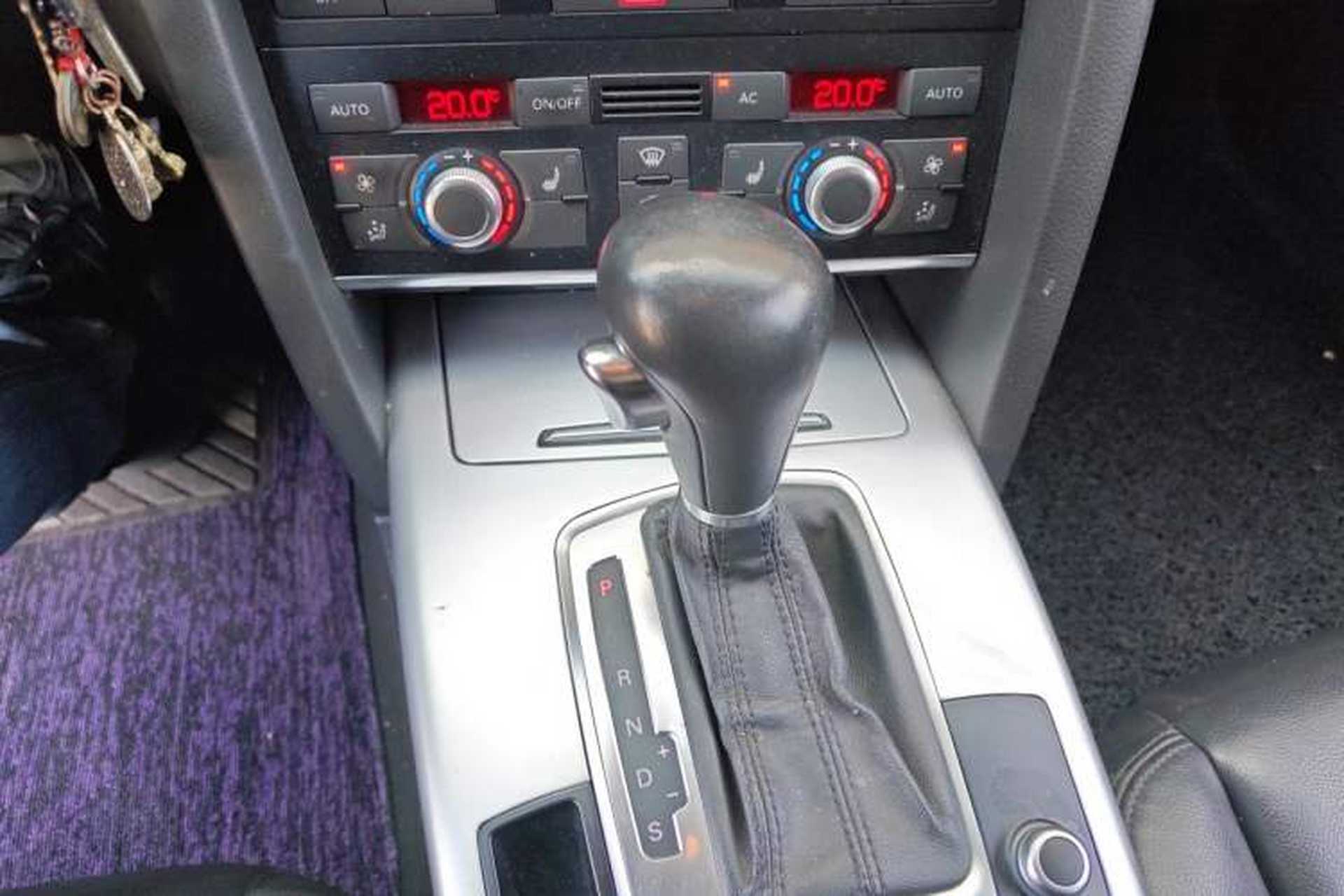 Used Audi A6L 2011 2.0 TFSI automatic Comfort trim Gear Lever