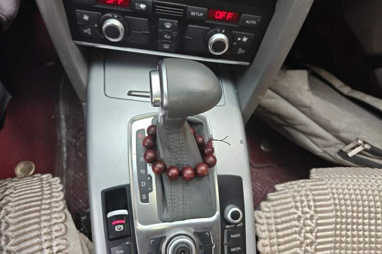 Used Audi A6L 2011 2.0 TFSI Automatic Standard Edition Gear Lever