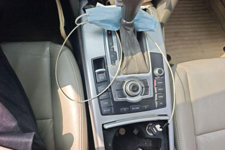 Used Audi A6L 2011 2.0 TFSI Automatic Standard Edition Gear Lever