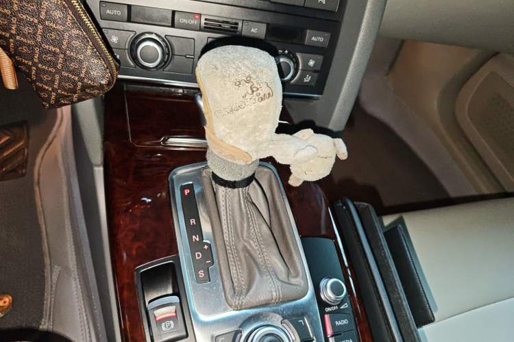 Used Audi A6L 2011 2.0 TFSI Automatic Standard Edition Gear Lever