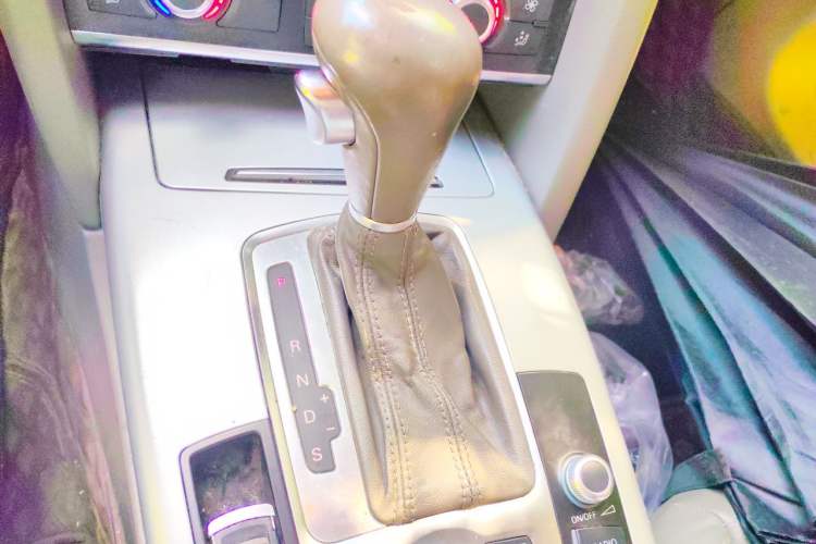 Used Audi A6L 2011 2.0 TFSI Automatic Standard Edition Gear Lever