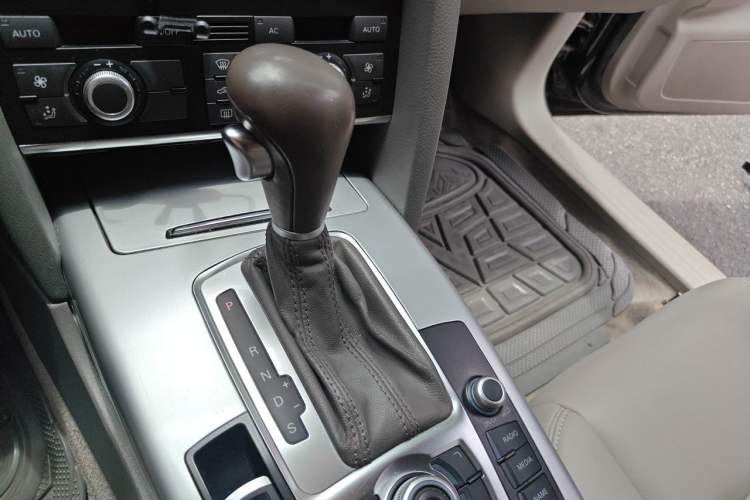 Used Audi A6L 2011 2.0 TFSI Automatic Standard Edition Gear Lever