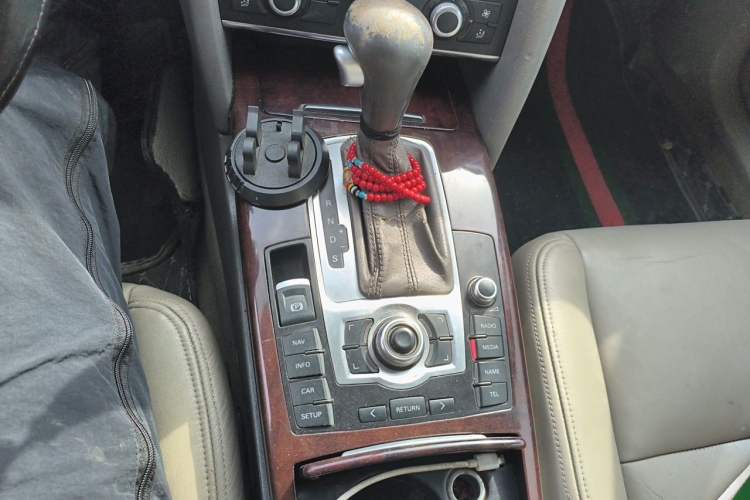 Used Audi A6L 2011 2.0 TFSI Automatic Standard Edition Gear Lever