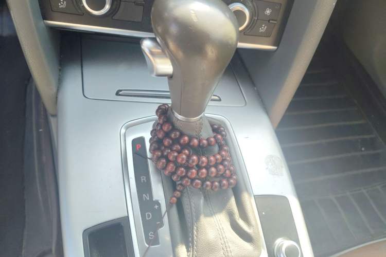 Used Audi A6L 2011 2.0 TFSI Automatic Standard Edition Gear Lever