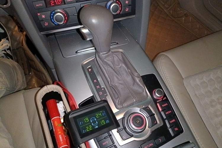 Used Audi A6L 2011 2.0 TFSI automatic Comfort trim Gear Lever