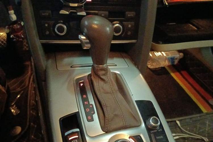 Used Audi A6L 2011 2.0 TFSI Automatic Standard Edition Gear Lever