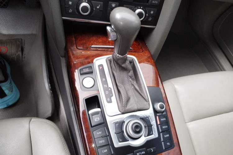 Used Audi A6L 2011 2.8 FSI Comfort Model Gear Lever