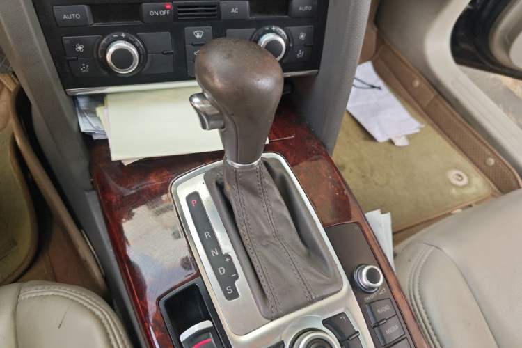 Used Audi A6L 2011 2.0 TFSI Automatic Standard Edition Gear Lever