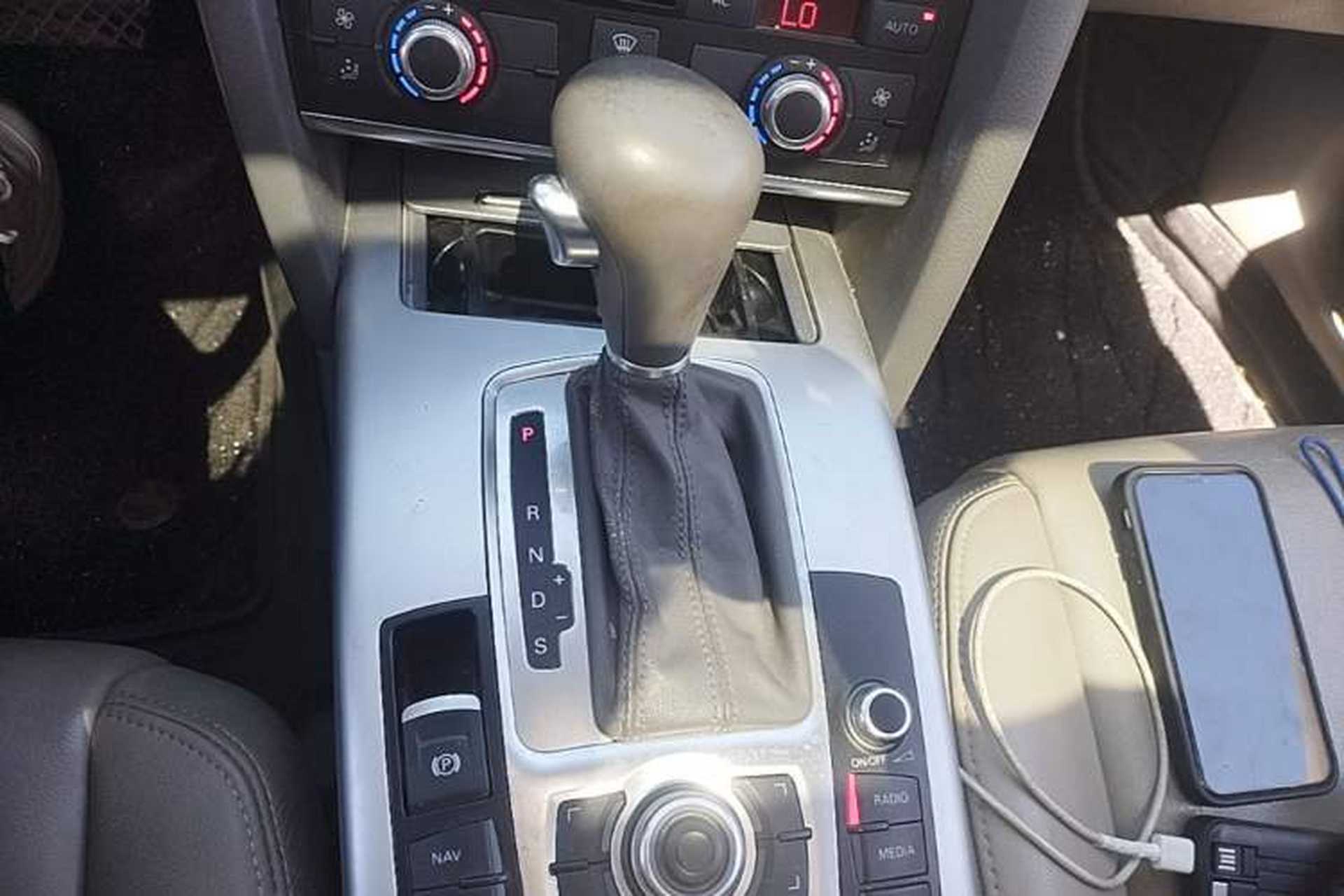 Used Audi A6L 2011 2.0 TFSI Automatic Standard Edition Gear Lever